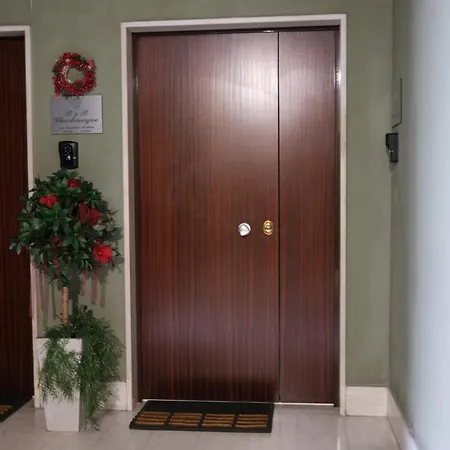 ベッド・アンド・ブレックファスト Luxury Charlemagne 4*